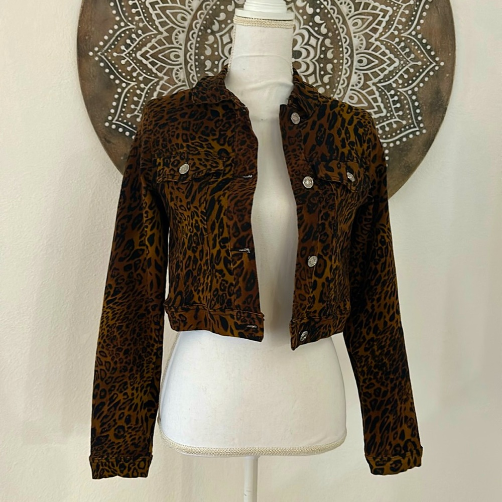 *NWT* MISSGUIDED leopard print cropped denim jean jacket. Size XS/S, 2